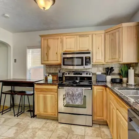 Home Sweet Idahome, Feels Like Home With All The Decor You Wish You Could Afford King Bed In Master, Fully Fenced Dog Friendly Yard, A Few Blocks From Bsu And Downtown Boise, Your Perfect Stay! Exterior photo