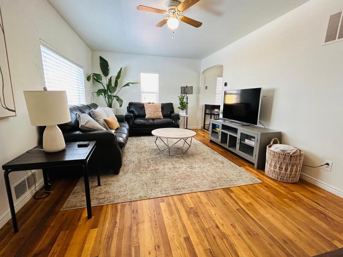 Sweet Idahome, Feels Like With The Decor Wish Could Afford King Bed In Master, Fully Fenced Dog Friendly Yard, A Few Blocks From Bsu And Downtown Boise, Your Perfect Stay! Hébergement de vacances Boise