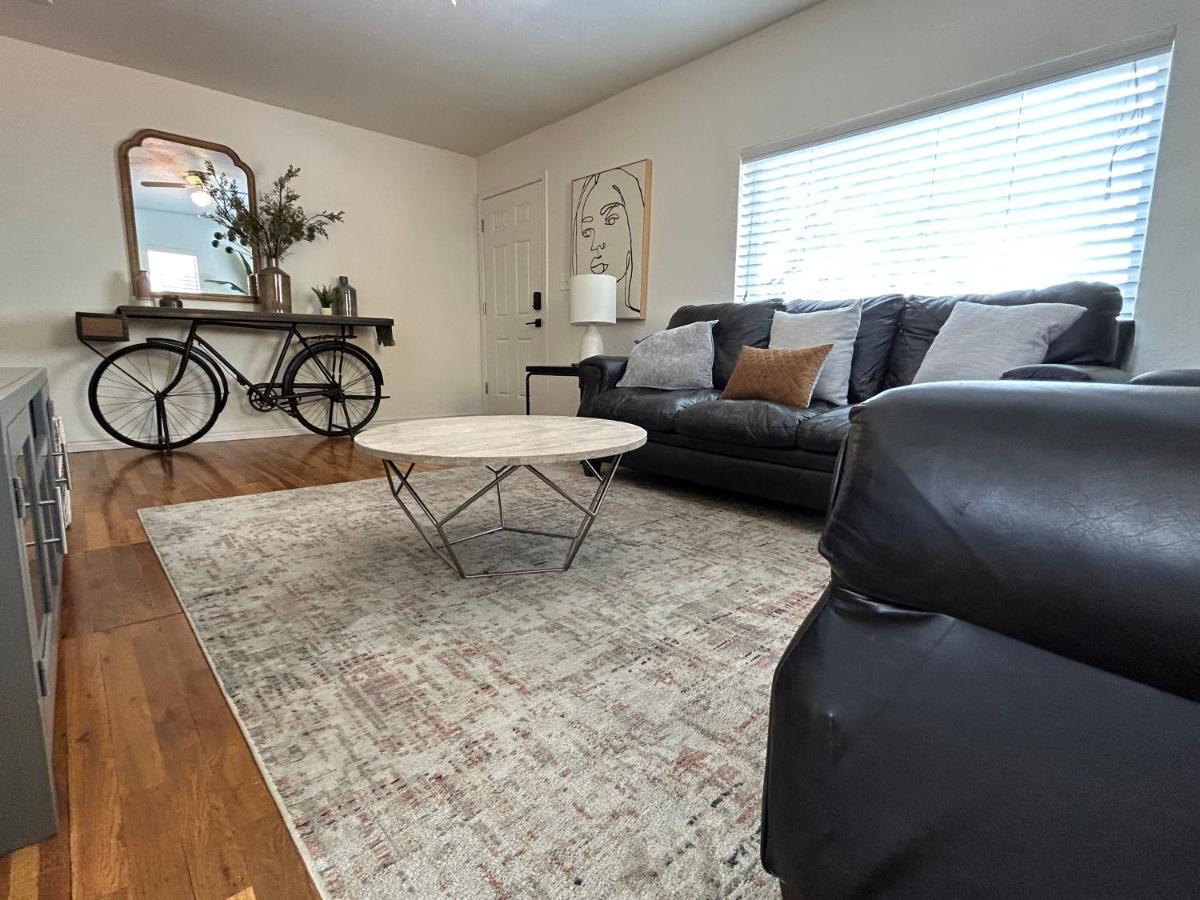 Hébergement de vacances Sweet Idahome, Feels Like With The Decor Wish Could Afford King Bed In Master, Fully Fenced Dog Friendly Yard, A Few Blocks From Bsu And Downtown Boise, Your Perfect Stay! Boise
