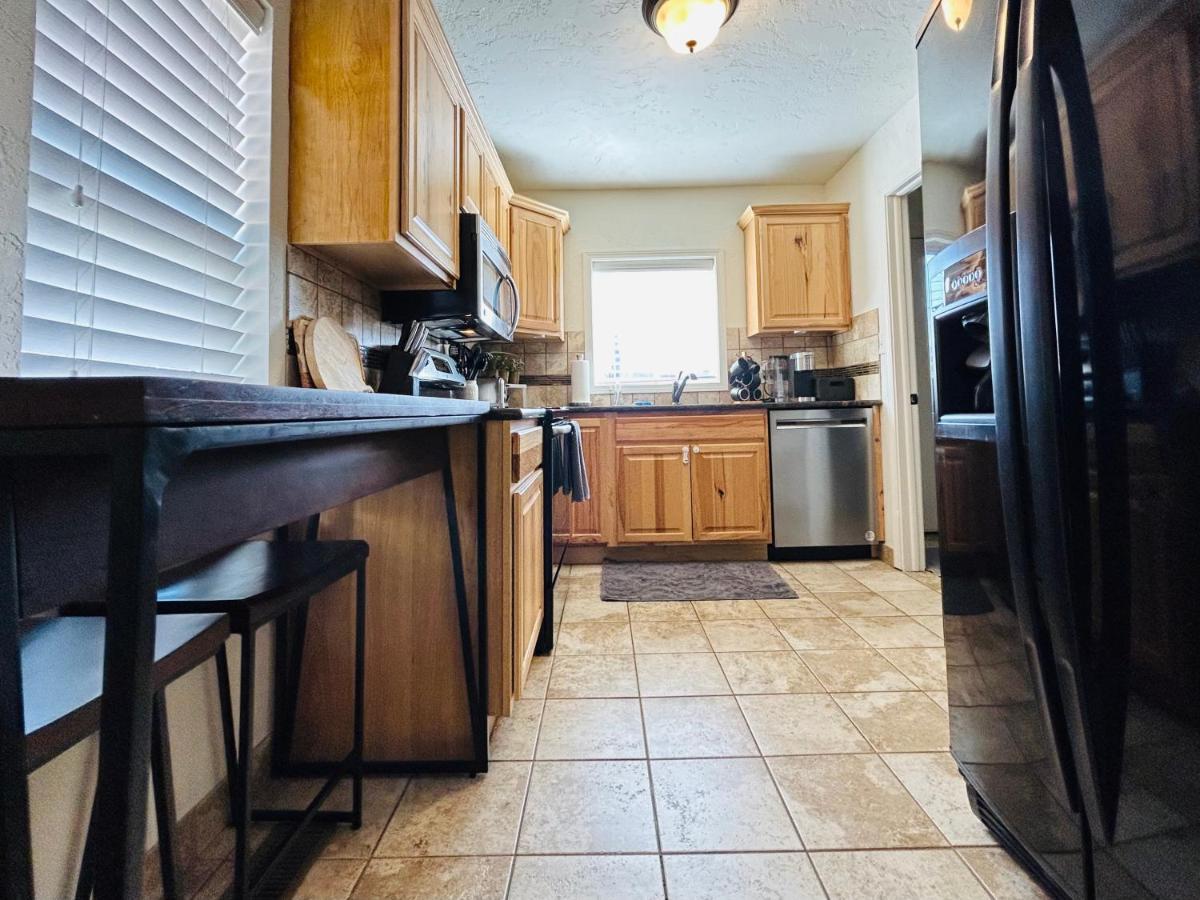 Sweet Idahome, Feels Like With The Decor Wish Could Afford King Bed In Master, Fully Fenced Dog Friendly Yard, A Few Blocks From Bsu And Downtown Boise, Your Perfect Stay! Hébergement de vacances Boise