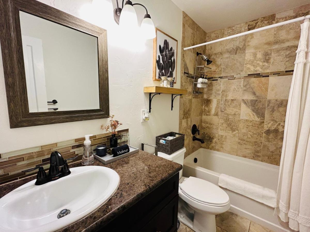 Sweet Idahome, Feels Like With The Decor Wish Could Afford King Bed In Master, Fully Fenced Dog Friendly Yard, A Few Blocks From Bsu And Downtown Boise, Your Perfect Stay! Hébergement de vacances *