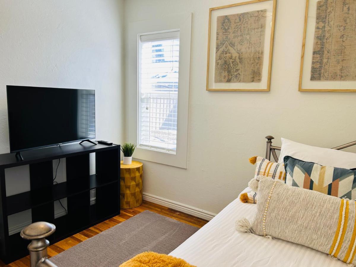 Sweet Idahome, Feels Like With The Decor Wish Could Afford King Bed In Master, Fully Fenced Dog Friendly Yard, A Few Blocks From Bsu And Downtown Boise, Your Perfect Stay! Hébergement de vacances Boise